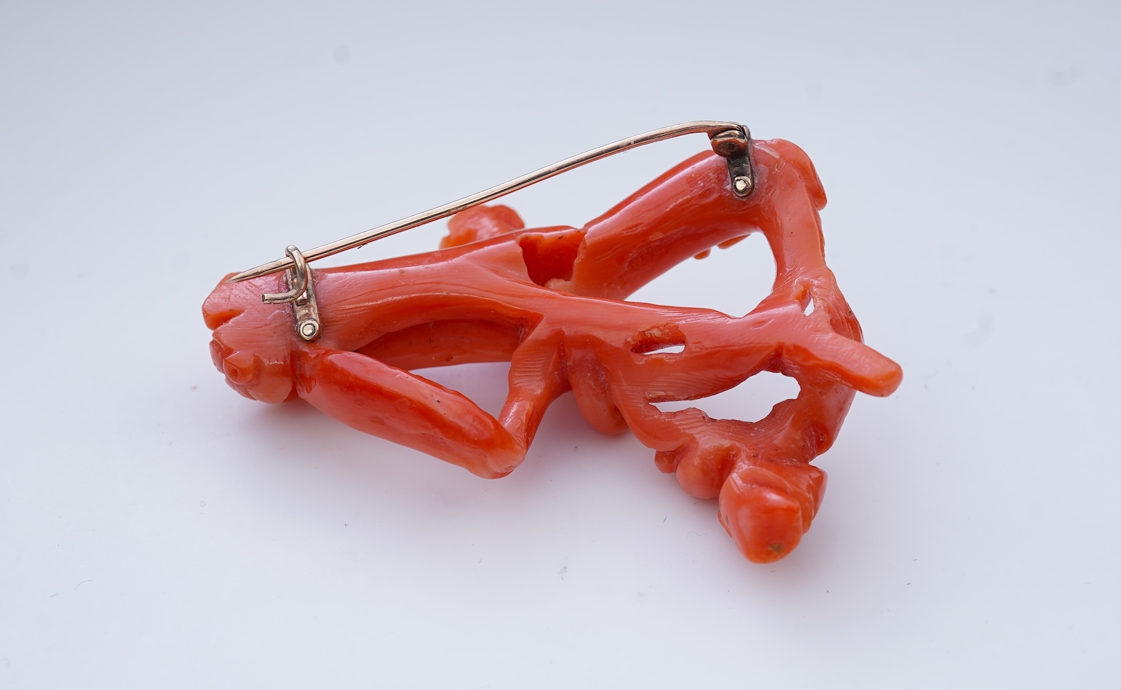 A coral brooch, late 19th century